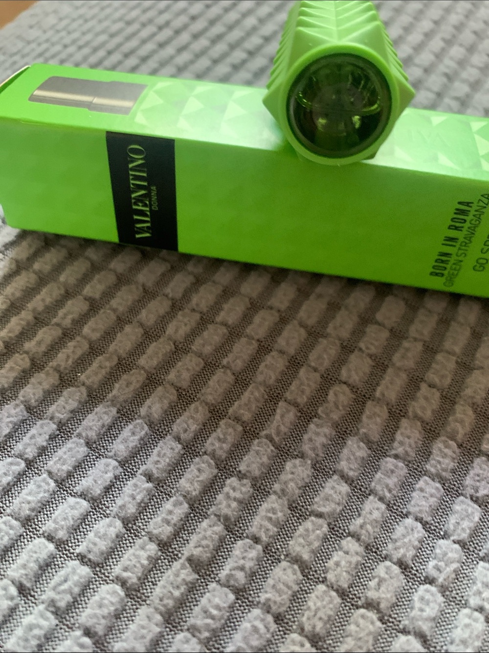 Valentino Born in Roma Green Stravaganza Travel Spray - Neon Green Bottle - Picture 5 of 6
